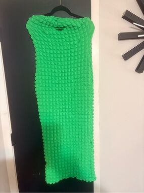 Textured Bright Green Strapless Knit Dress